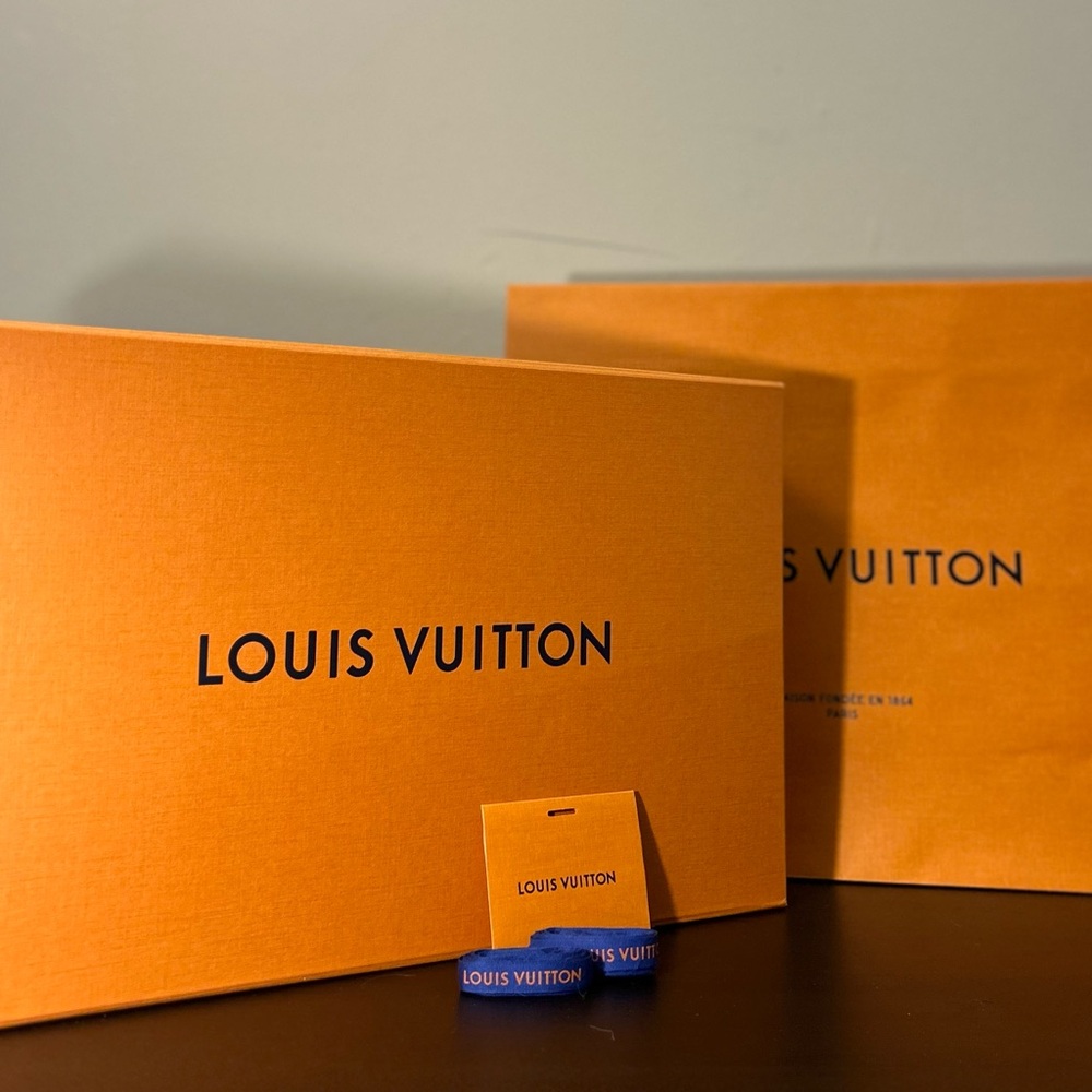 22.5 inches Louis Vuitton Box Set for destinado